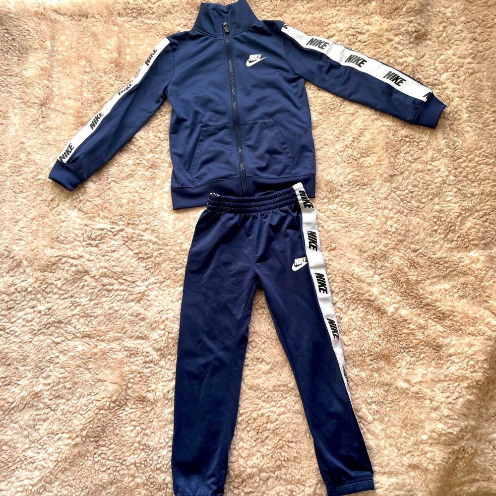 Nike boys track suit. Navy blue. Size 6.